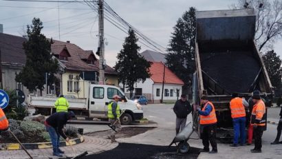 SIGHET – Se intervine pe mai multe străzi pentru plombare gropilor