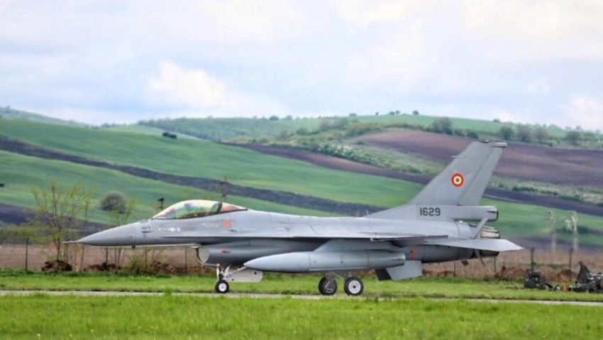 Trei aeronave F-16 recepționate la Câmpia Turzii