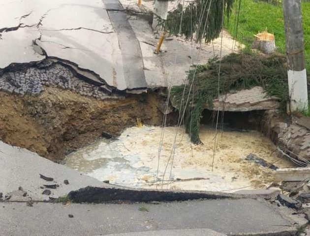 Avansează reparațiile pe strada surpată din Slănic Prahova