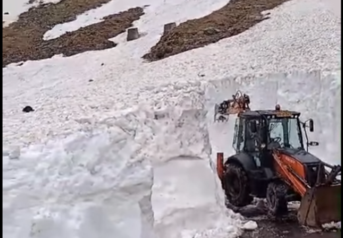 Zăpadă de peste 4 metri între Bâlea Cascadă și Bâlea Lac