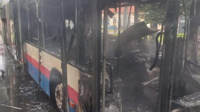 Incendiu la un autobuz aflat în mers