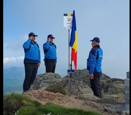 Steagul României, arborat pe Vârful Ineu