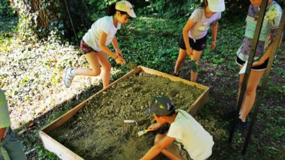 25 de copii s-au jucat De-a Arheologia