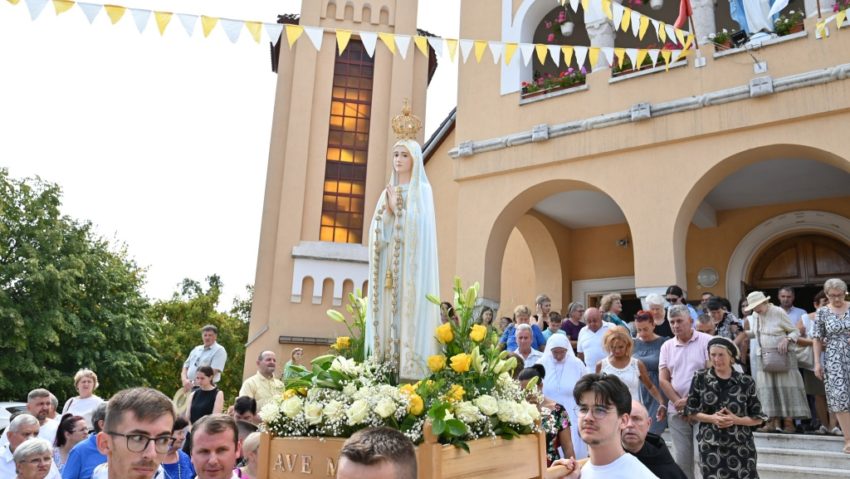 Maica Domnului a fost cinstită la Mănăstirea Franciscană | FOTO