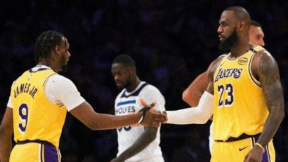 LeBron James alături de fiul său într-un meci oficial din NBA