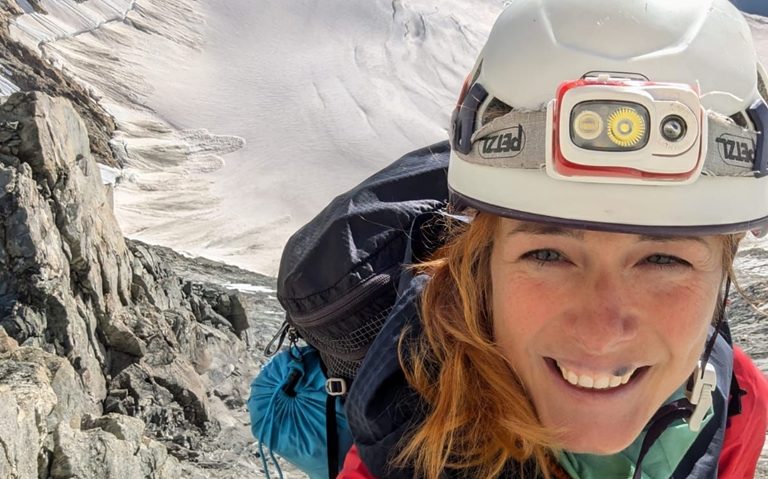 Alpinista Cristina Podocea a reușit să urce pe Vârful Ama Dablam