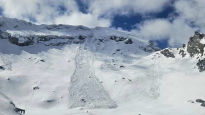 Sibiu: Doi turişti, salvaţi după ce au fost surprinşi de o avalanşă la Bâlea Lac