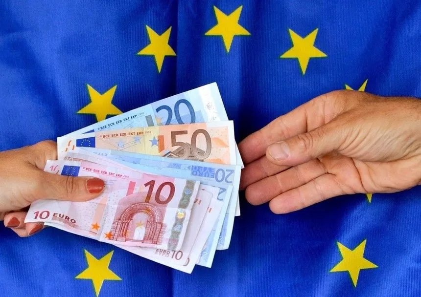 Euro peste pragul de 5 lei? Prognoze economice pentru 2025