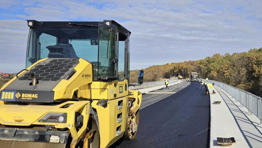 Inelul Metropolitan: primul strat de asfalt pe viaductul de la Betfia