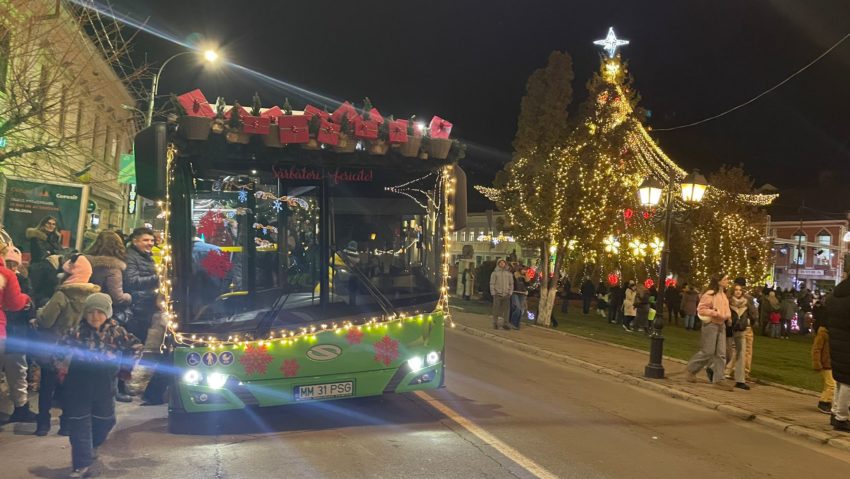 Autobuzul lui Moș Crăciun, pe străzile Sighetului