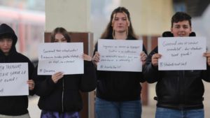 Studenții orădeni au protestat în gară