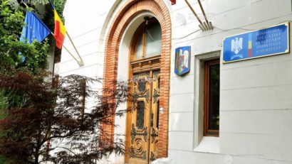 Examenele și lucrarea de diplomă la final de studii universitare se vor susține obligatoriu împreună