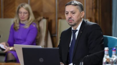 Daniel David: Nu susţin interzicerea totală a telefoanelor în şcoală