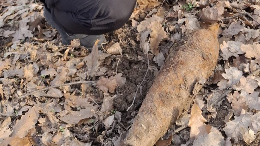 Bombă de artilerie descoperită întâmplător în Băile Felix