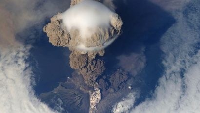 Un vulcan din Indonezia a erupt! Mii de persoane sunt evacuate