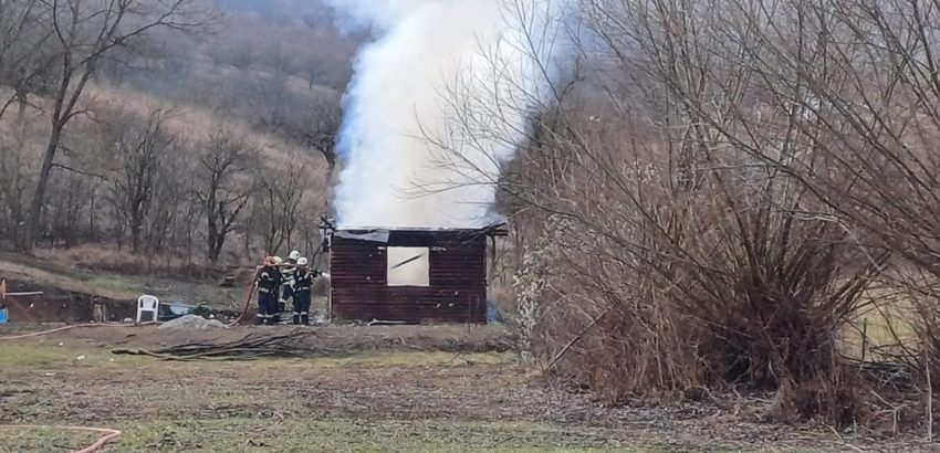 Bărbat carbonizat în propria casă