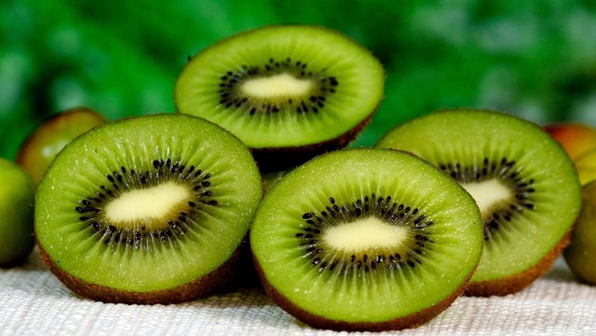 Calitatea somnului poate fi îmbunătățită de consumul de kiwi!