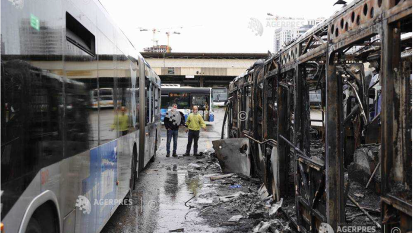 Trei autobuze goale au explodat simultan lângă Tel Aviv