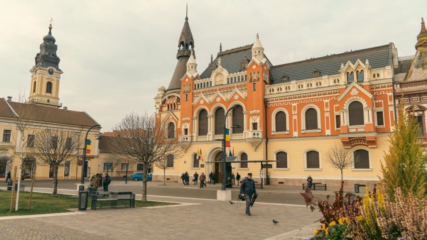 O clădire reprezentativă din Oradea intră în lucrări de restaurare | FOTO