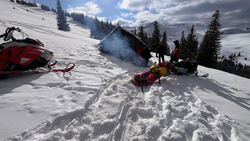 Un turist slovac aflat la schi de tură s-a accidentat în Munții Rodnei